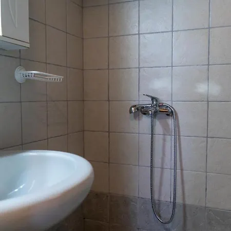 Kantounia Stonehouse Vavkerí