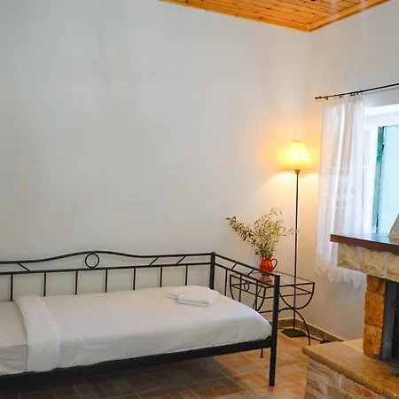 Kantounia Stonehouse * Vavkerí