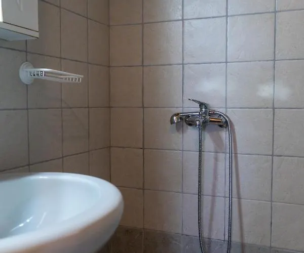 Kantounia Stonehouse Vavkerí
